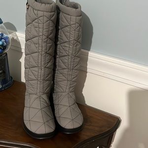 Bogs Snowday Tall Size 7. Brand New